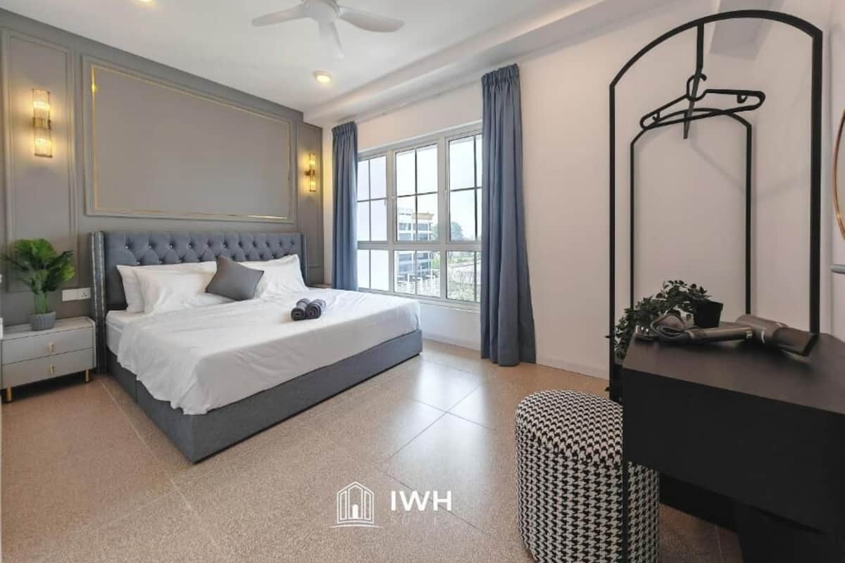 Căn hộ Deluxe, ban công, quang cảnh vườn | Bàn, màn/rèm cản sáng, bàn ủi/dụng cụ ủi quần áo 