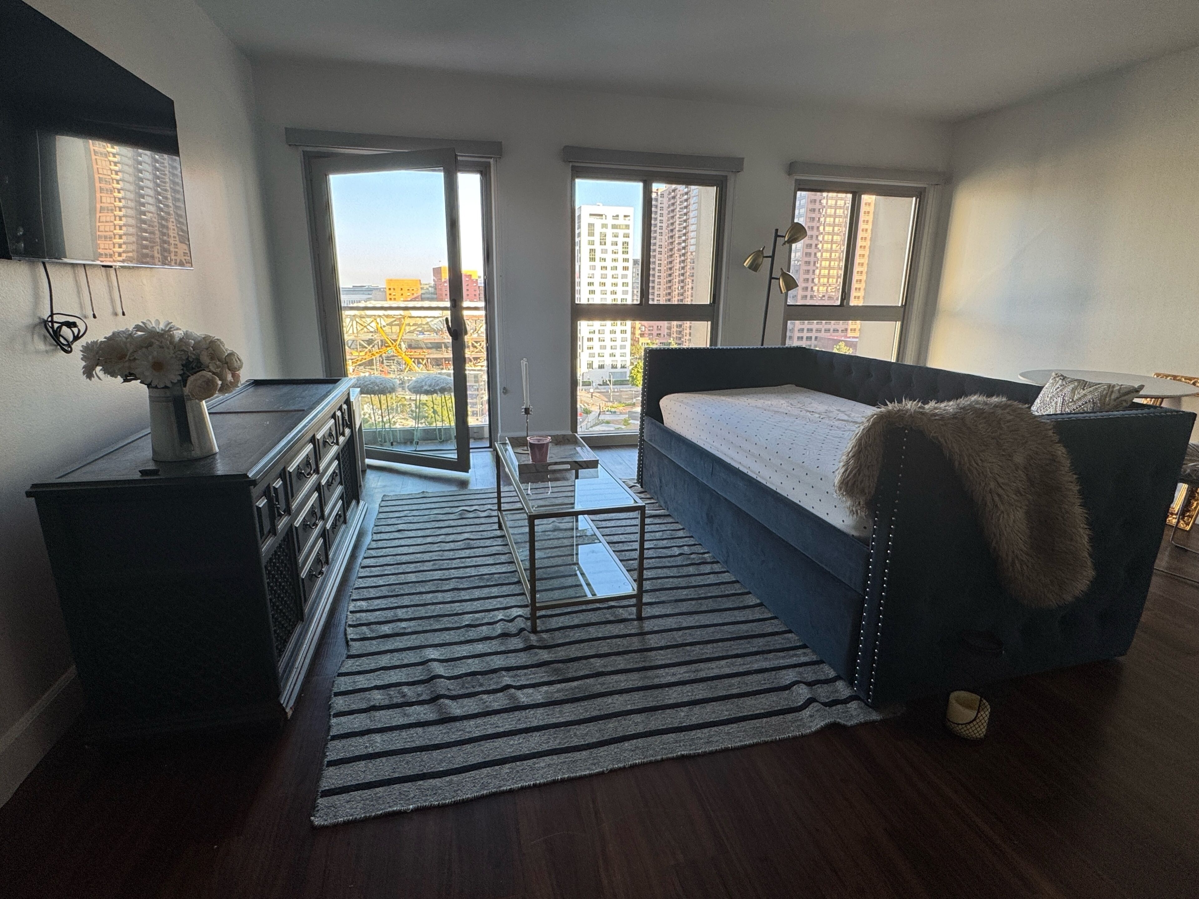 Iron/ironing board, WiFi, bed sheets