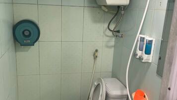 Basic Double Room Single Use | Bathroom | Shower, towels