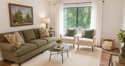 Bright & Stylish 3BR Wilsonville Townhome Near Parks, Dining & Wine Country