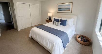 Bright & Stylish 3BR Wilsonville Townhome Near Parks, Dining & Wine Country