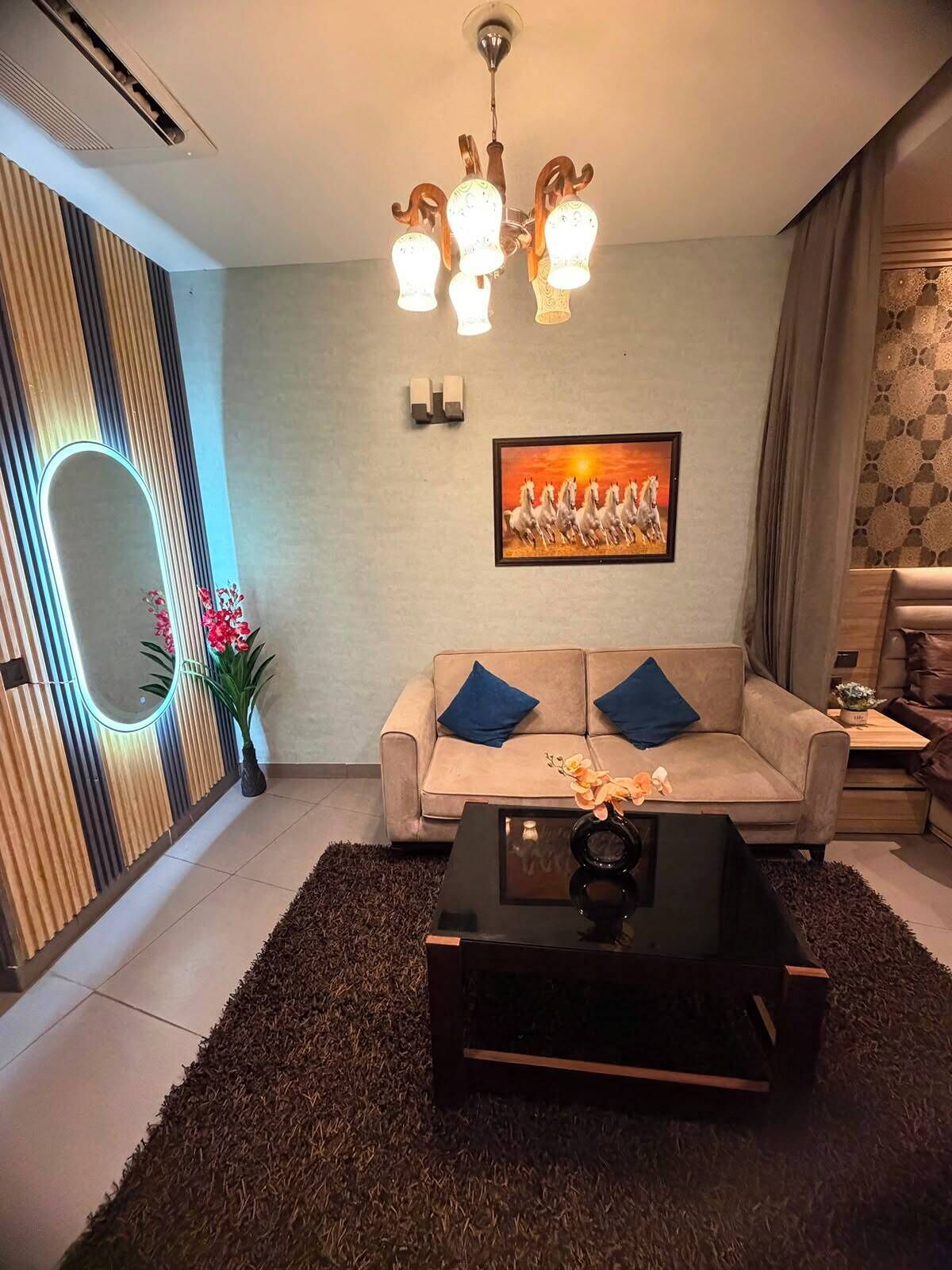 Deluxe Studio, Balcony, City View | Living area