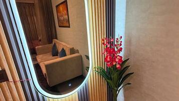 Estudio Deluxe, balcón, vistas a la ciudad | Interior