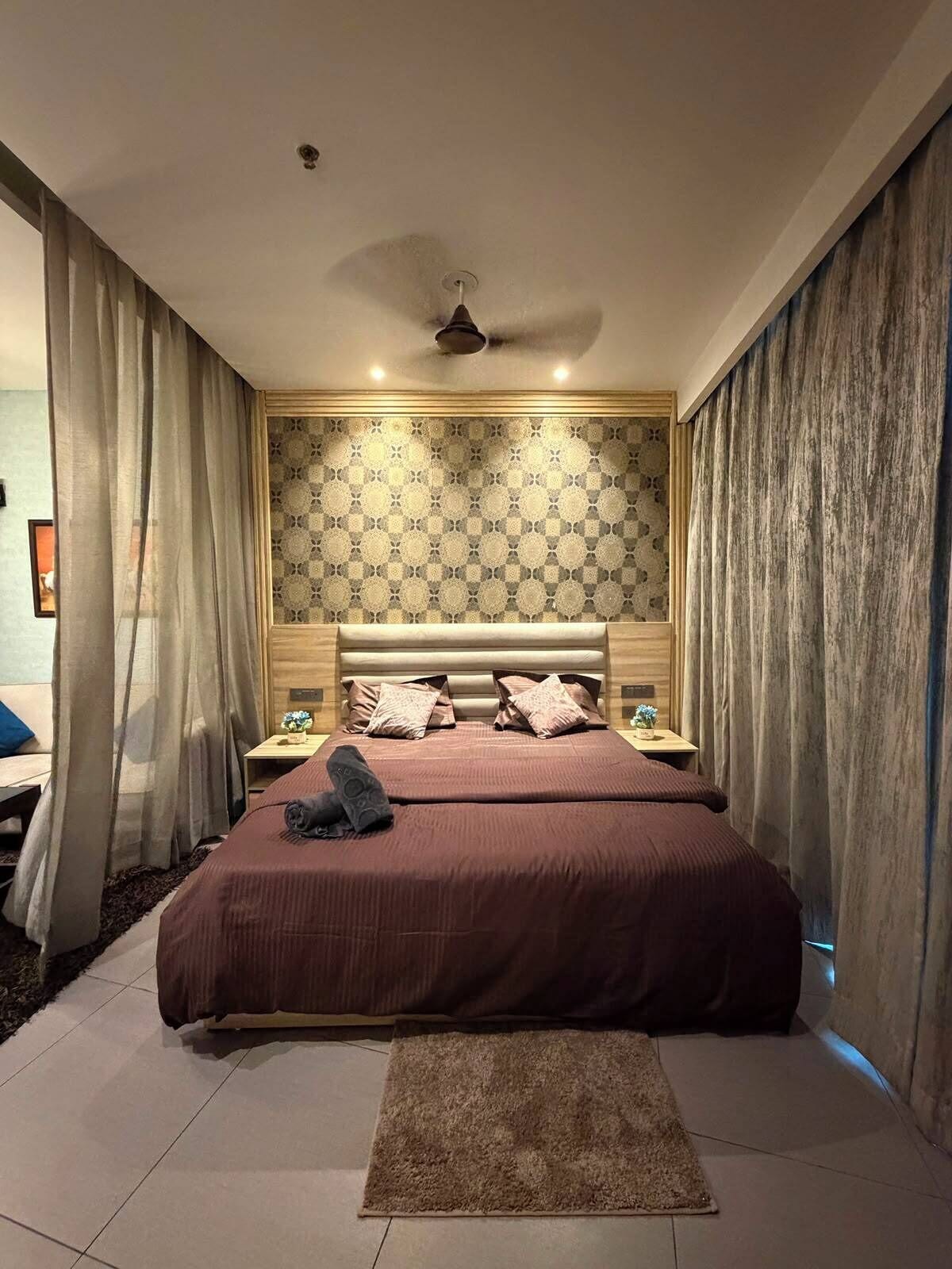 Estudio Deluxe, balcón, vistas a la ciudad | Espacio para trabajar con un portátil y wifi gratis