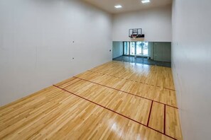 Fitness facility - Hollywood Beach Luxury Apartment: Ocean & City View (Hollywood)