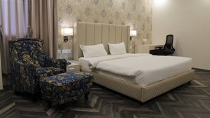 Desk, free WiFi, bed sheets