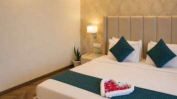 Escritorio, wifi gratis y ropa de cama