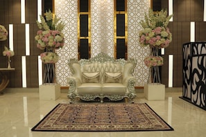 Lobby - La Flora Resort (Meerut)