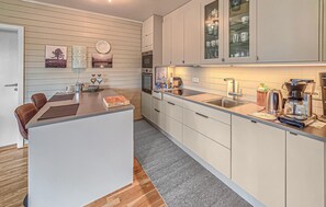 Coffee/tea maker, fridge, oven, dishwasher