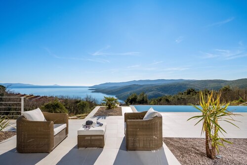 Villa Mayan Luxury Sea View Retreat With Pool & Sauna