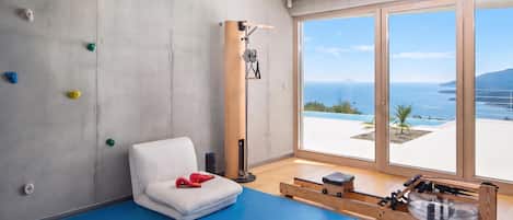 Biệt thự Cao cấp, 4 phòng ngủ, lò sưởi, cạnh núi (Villa Mayan – Luxury Sea View) | Khu thể thao