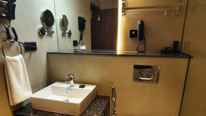 Habitación básica doble, vistas a la montaña | Baño