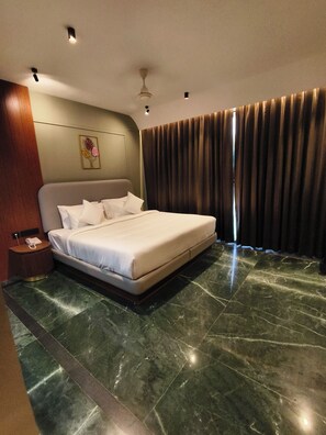 Basic Double Room - AURA 42 BY DIMORA (SOUTH CHITHIRAPURAM)