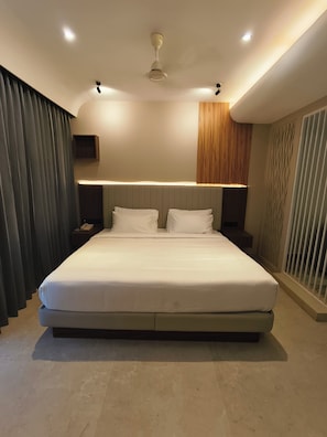 Basic Double Room, Mountain View - AURA 42 BY DIMORA (SOUTH CHITHIRAPURAM)