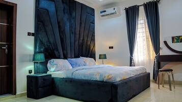 Iron/ironing board, Internet, bed sheets