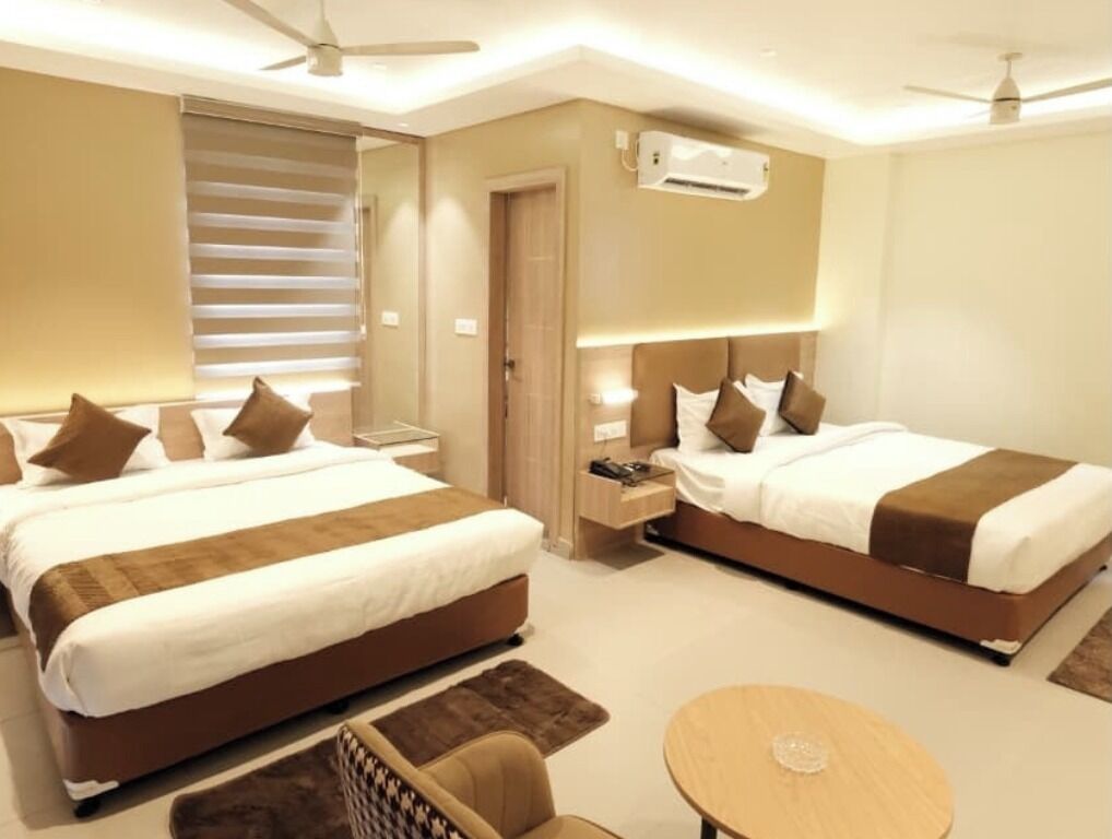 Luxury Quadruple Room | Iron/ironing board (on request), free WiFi