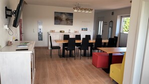 Dining - Vacation Home for 12 People Between Dornumersiel and Bensersiel, Pet-Friendly (Dornum)