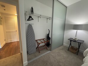Interior - Bohemian Charm: DTLA Skyline Views + Parking (Los Angeles)