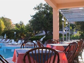 Outdoor dining - Lassia Hotel (Lesvos)