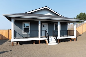 Exterior - New 2x2 house. Airplane and water views! Walk to docks! Dogs OK! Sleep 6 (Westport)
