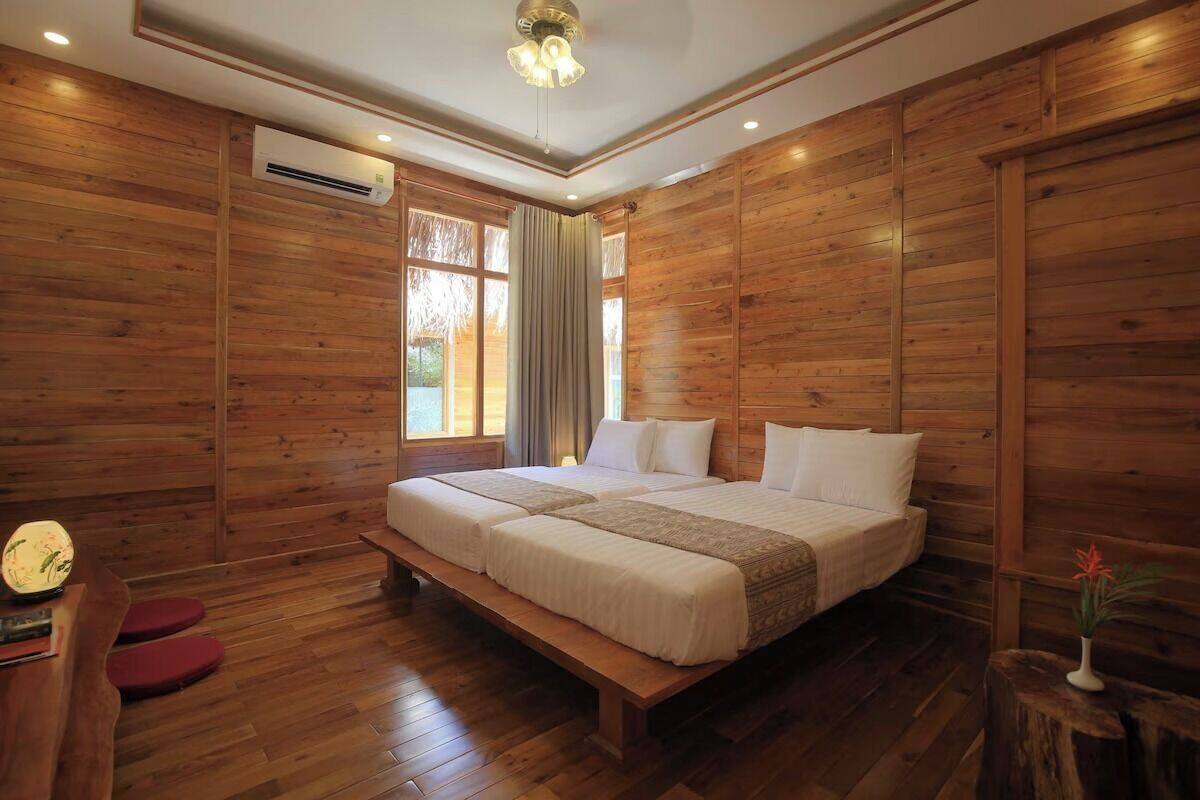 In-room safe, blackout curtains, free WiFi