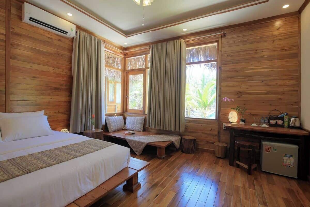 In-room safe, blackout curtains, free WiFi