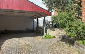 A courtyard with a red-roofed building, stone steps, and a brick wall. - 3 bedroom gorgeous home in Visby (Visby)