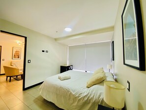 Apartamento conforto, 2 quartos, no andar executivo | Cortinas blackout, ferros/tábuas de passar roupa, Wi-Fi de cortesia