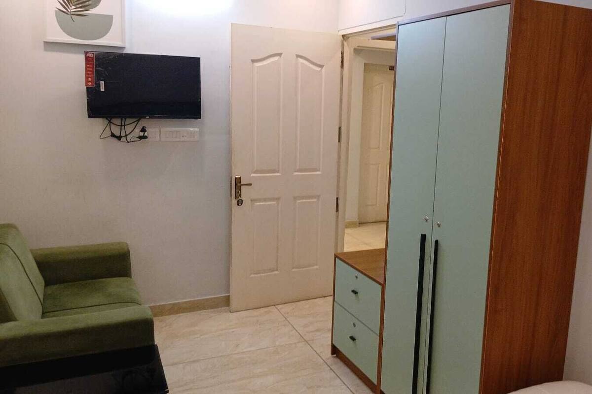 Standard Double Room | Bathroom | Shower, towels, soap, shampoo