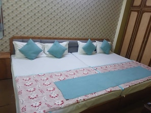 Family Room, Air conditioning | WiFi (free) - Mysuru Dine  (Varanasi)