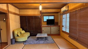 Basic House, Ocean View | Living area