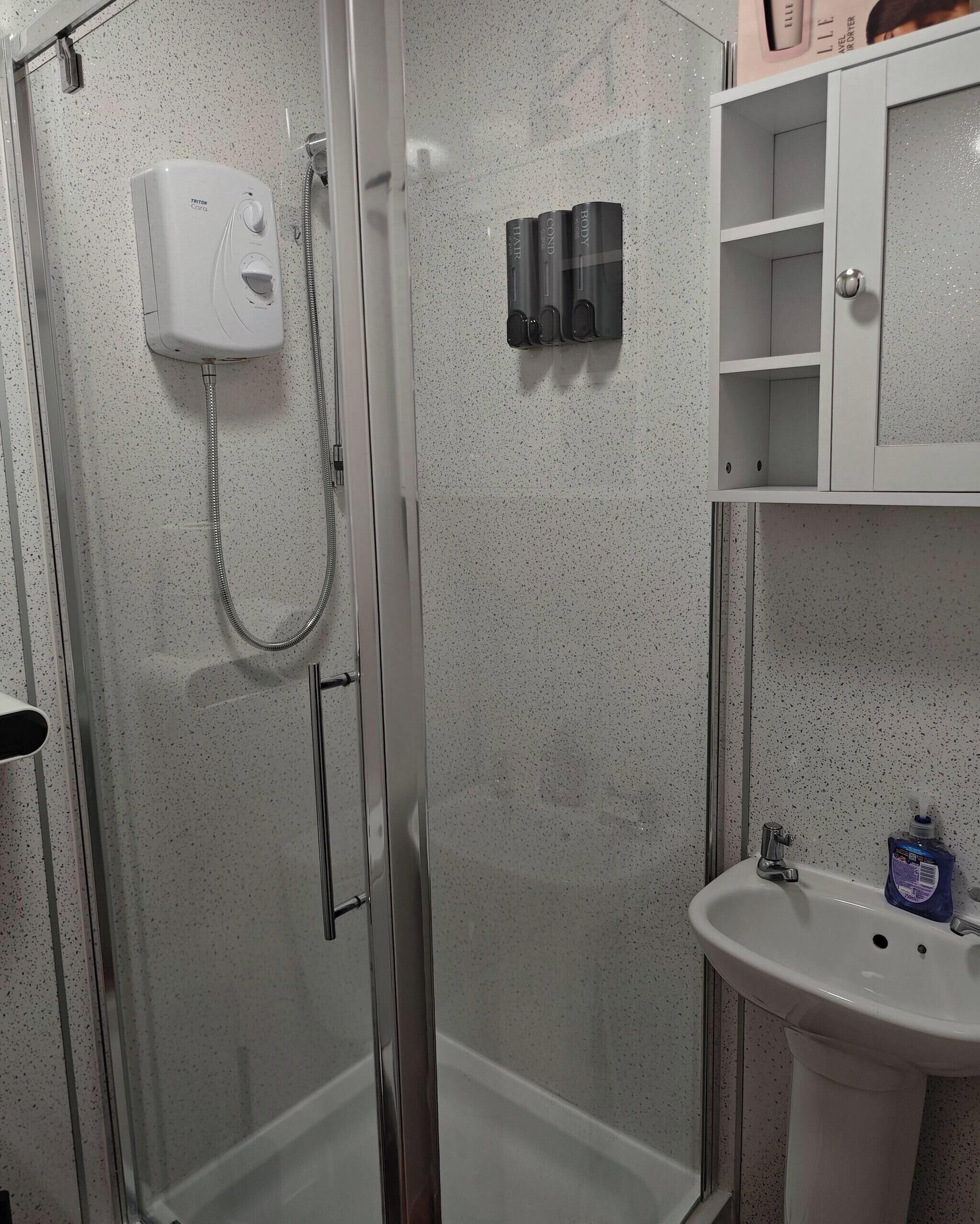 Douche, sèche-cheveux
