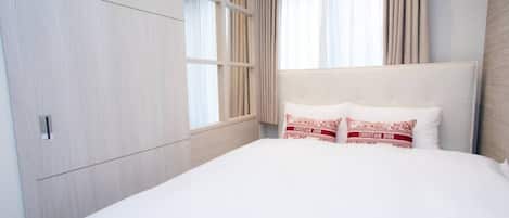 Iron/ironing board, WiFi, bed sheets