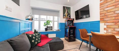 Apartment, 1 Bedroom | Living area