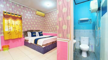 Superior Room | Bathroom | Shower, free toiletries, bidet, towels