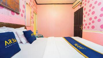 Standard Room | Desk, WiFi (free), bed sheets