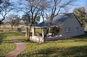 Deluxe Cottage, 2 Bedrooms, Private Pool | Outdoor dining - Lindani Game and Lodges (Vaalwater)