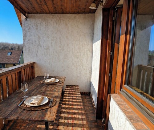Romantic Suburban Living, with traditional wooden Hot Tub with extra cost