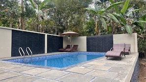 Habitació amb dos llits individuals Deluxe, vistes al pati | Piscina