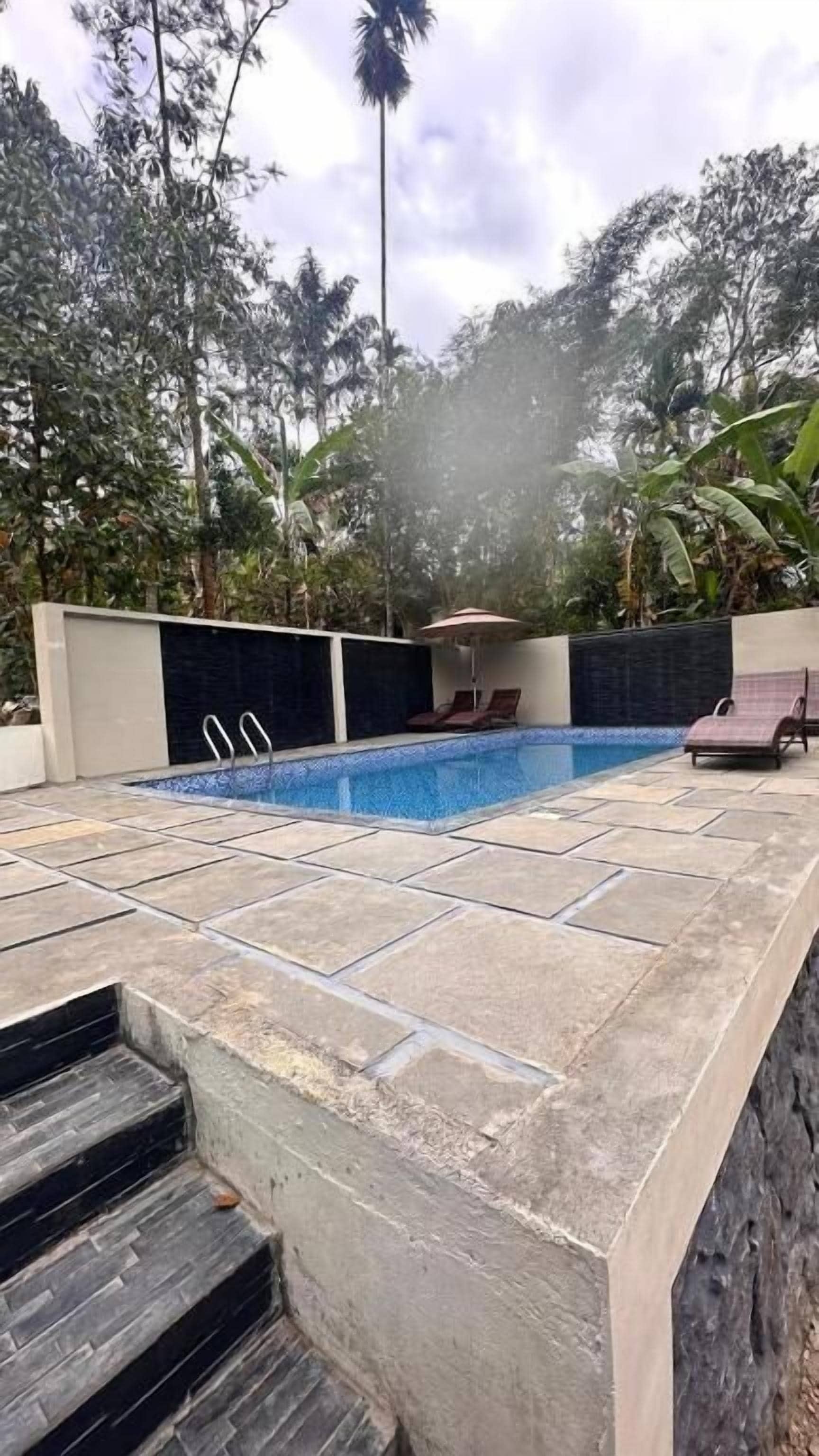 Habitación Deluxe con 2 camas individuales, vistas al patio | Piscina