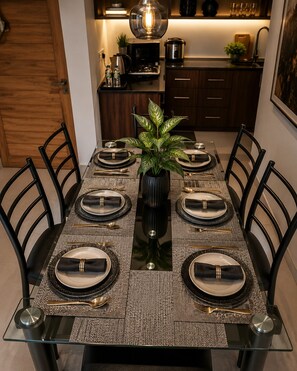 A dining table set with plates, cutlery, and a centerpiece. - Oval View Recencies (Colombo)