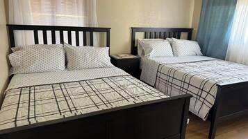 3 chambres, fer et planche à repasser, accès au Wi-Fi (inclus)