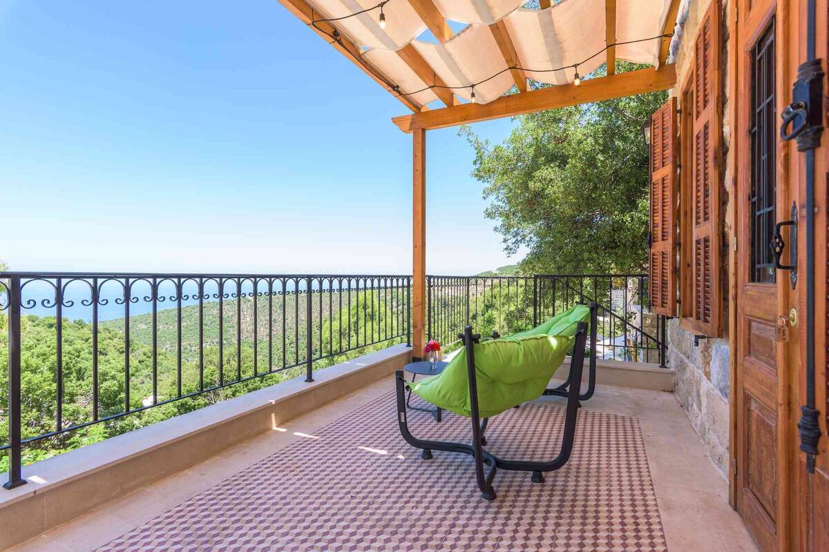 Estudio, 1 cama doble con sofá cama, cocina básica, vistas al mar | Terraza o patio