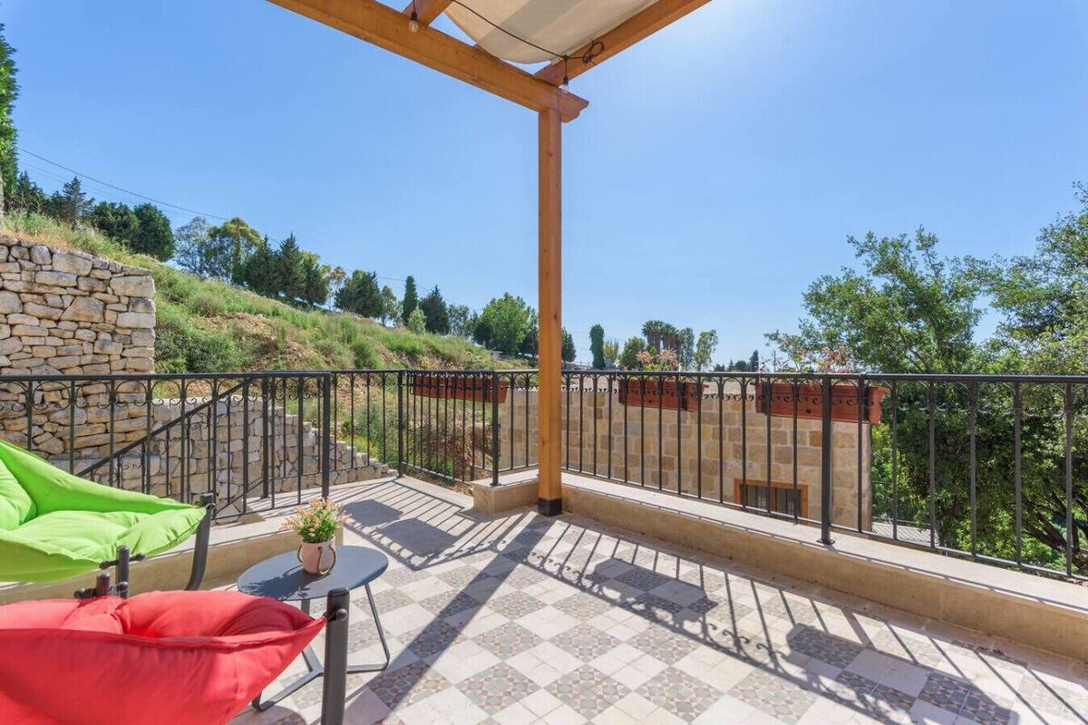 Hus, 1 dobbeltseng med sovesofa, tekjøkken, sjøutsikt | Terrasse/patio