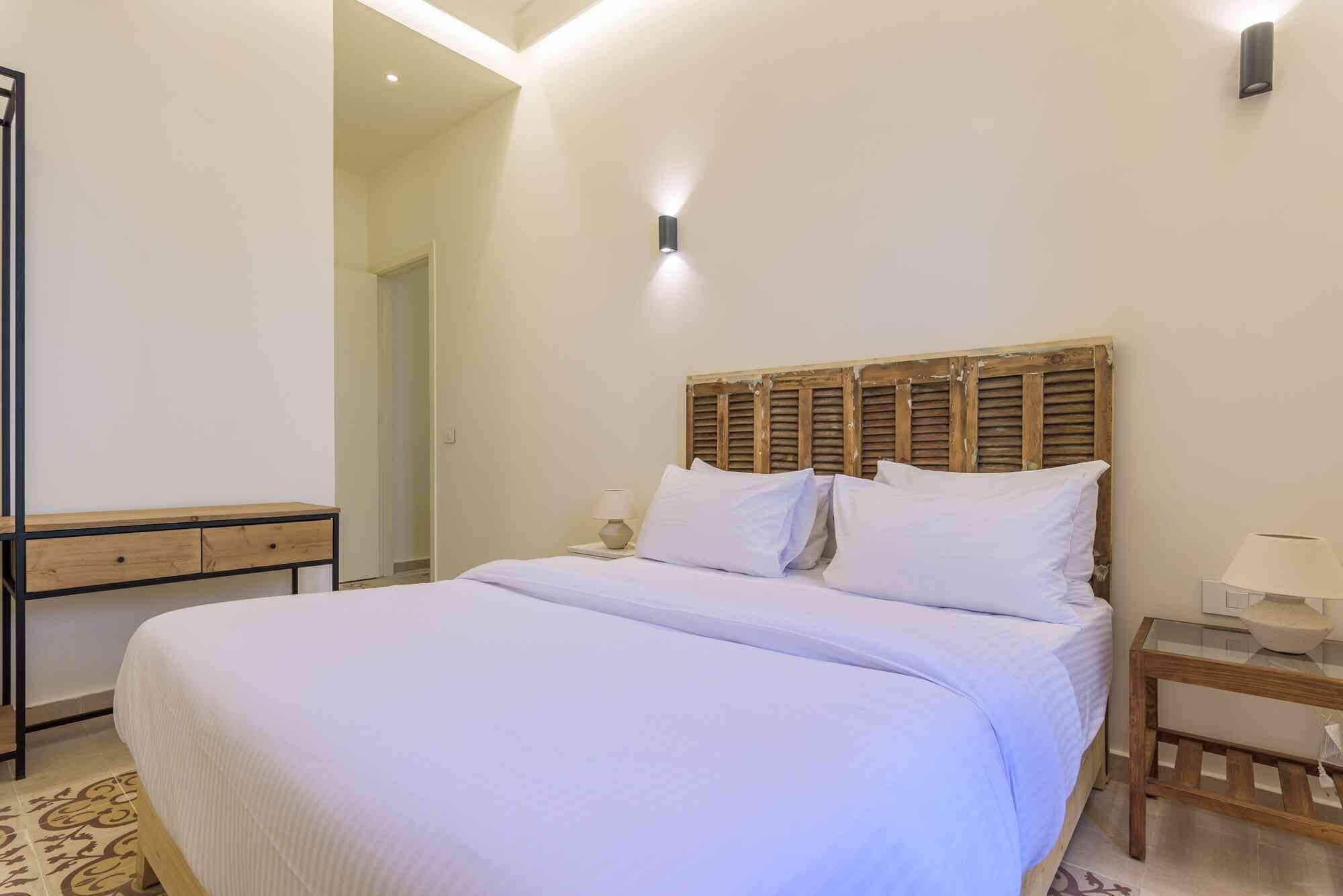 Kap (2-BR House) | Egyptian cotton sheets, premium bedding, blackout curtains, free WiFi