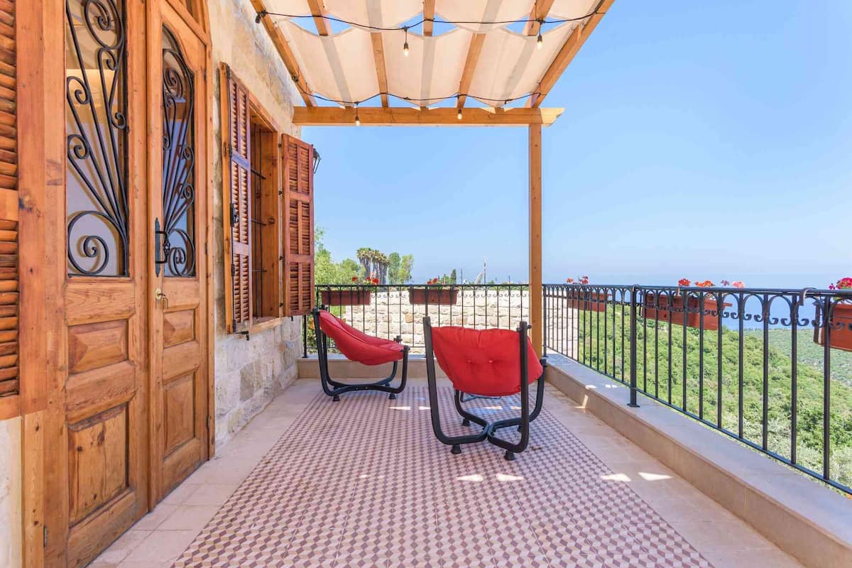 Estudio, 1 cama doble con sofá cama, cocina básica, vistas al mar | Terraza o patio