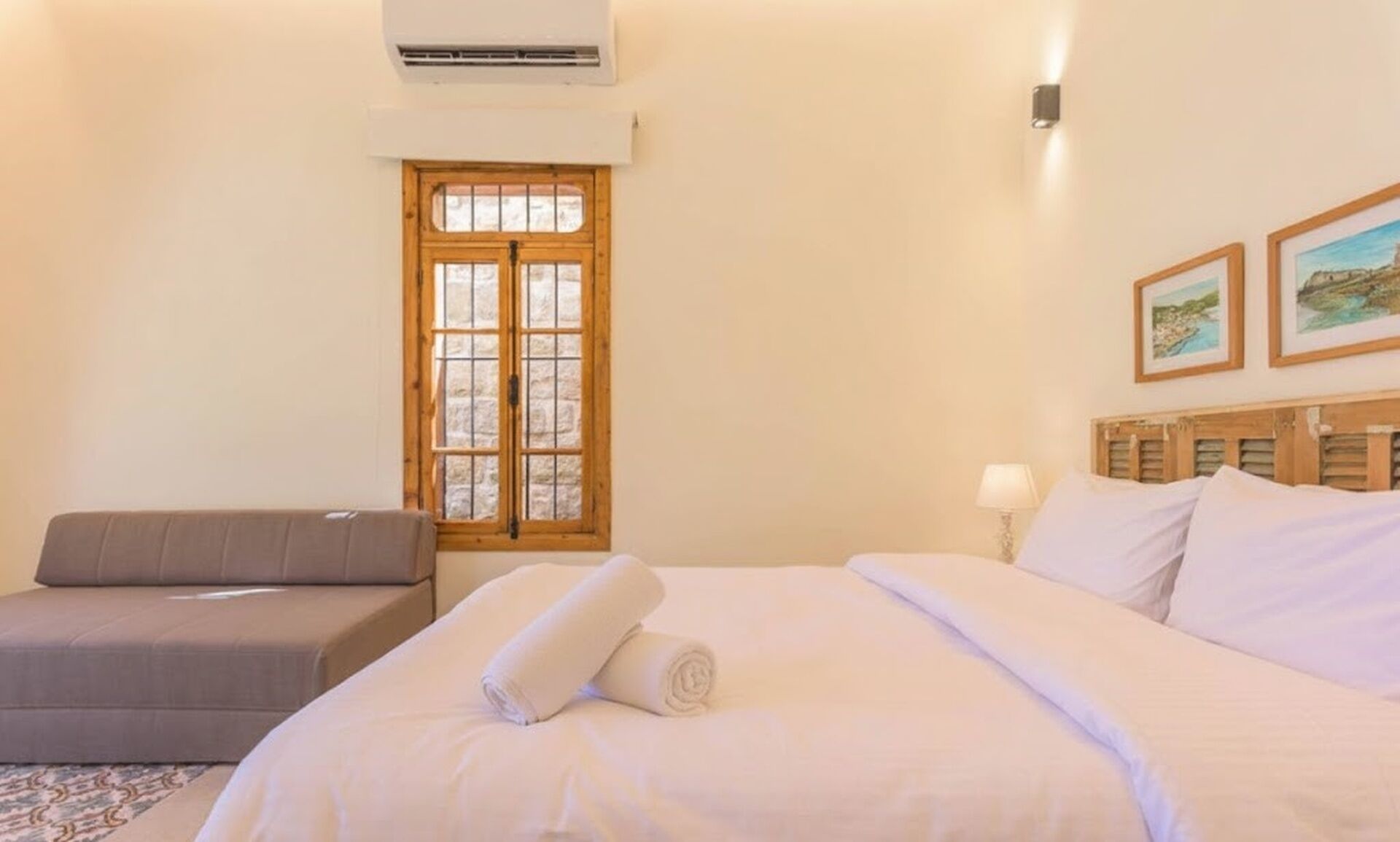 Giml Studio | Egyptian cotton sheets, premium bedding, blackout drapes, WiFi (free)