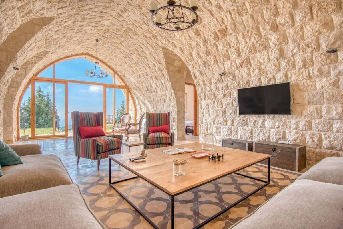 Villa, 2 habitaciones, cocina, vistas al mar | Sala de estar | Smart TV de 43 pulgadas con canales por cable, Netflix