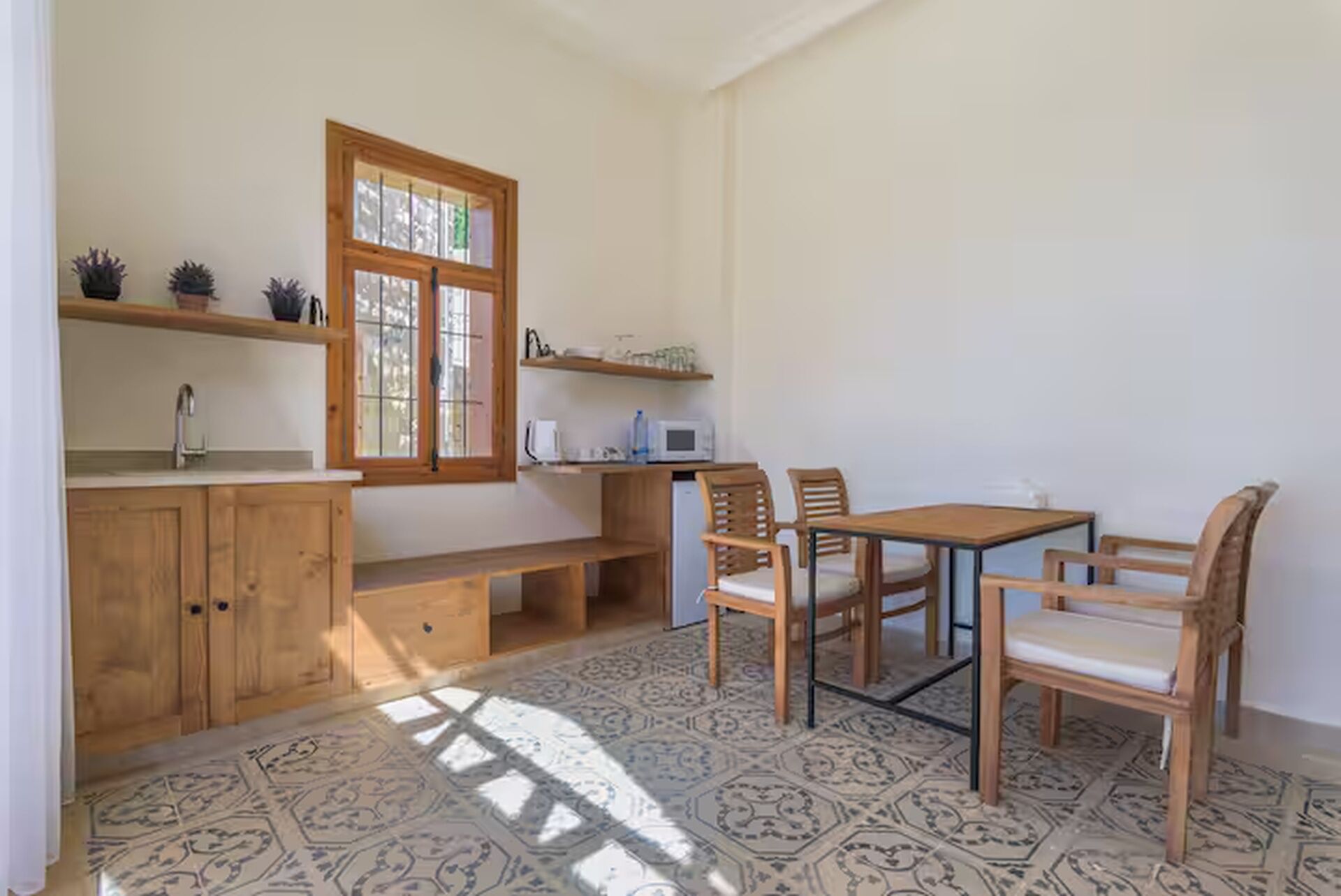 Kap (2-BR House) | In-room dining