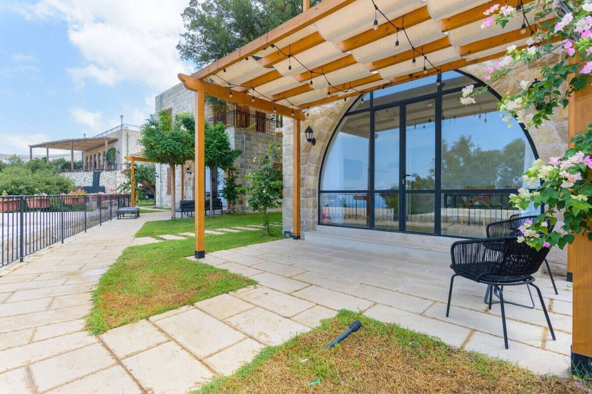 Hus, 1 dobbeltseng med sovesofa, tekjøkken, sjøutsikt | Terrasse/patio